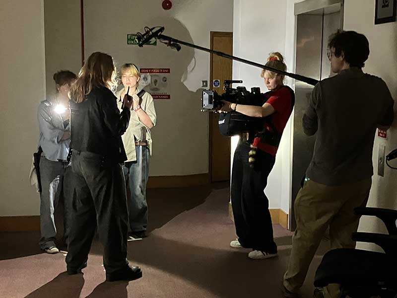 Lettie using a sakk to film 